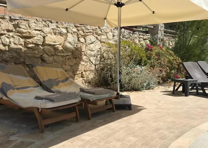 شقة Rustic Modern Patio With Shared Pool